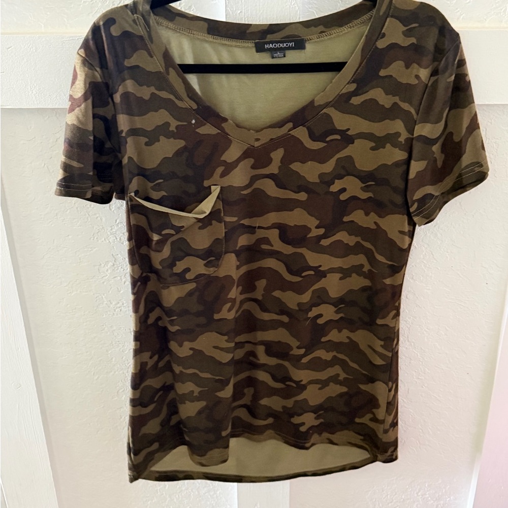 Camouflage V-Neck Short Sleeve Top - Olive Green